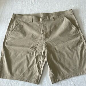 Men’s Eddie Bauer Khaki Shorts Size 42